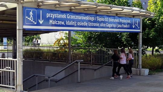 Nowe oznakowanie w przejściu podziemnym na Ustroniu