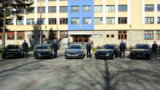 Nowoczesne radiowozy dla mazowieckiej policji – Skody Superb już na drogach regionu