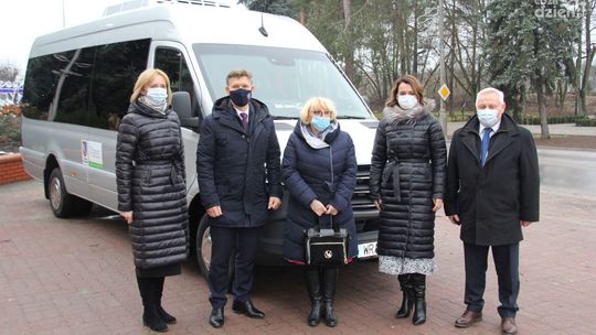 Nowy autobus dla niepełnosprawnych trafiły do Pionek