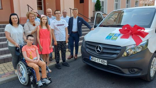 Nowy bus dla szkoły w Chwałowicach