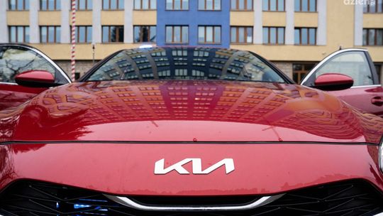 Nowy radiowóz w prezencie dla policji 