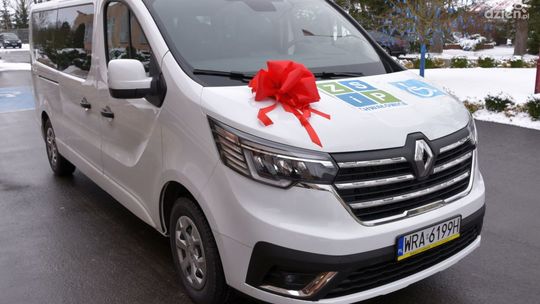 Nowy samochód dla szkoły w Chwałowicach