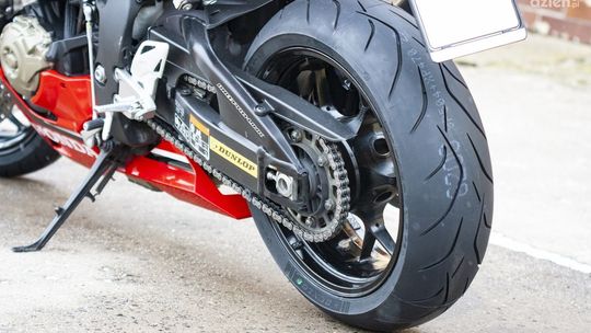 Nowy sezon, nowy styl! Jak odświeżyć swój strój motocyklowy na wiosnę?