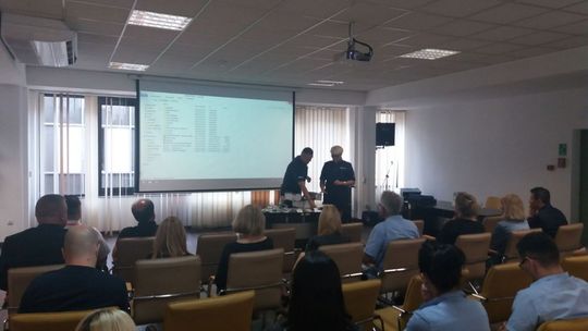 O bezpieczeństwie z urzędnikami