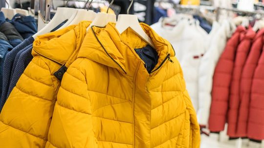 O czym pamiętać, wybierając kurtki z nadrukiem dla pracowników?