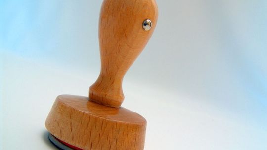 O czym warto wiedzieć przed zakupem pieczątki?