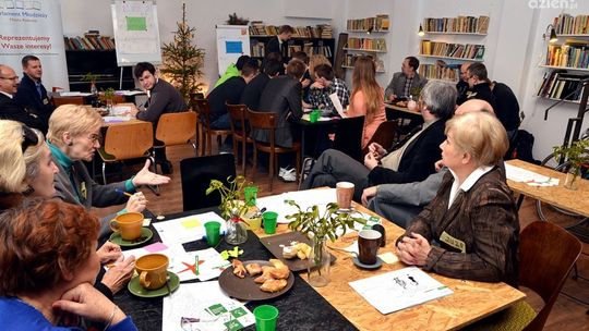 O seniorach i płatnych lekcjach w Kawiarni Obywatelskiej