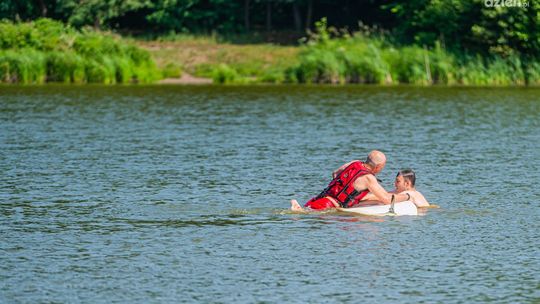 O włos od tragedii. Czwórka dzieci porwana przez nurt rzeki 