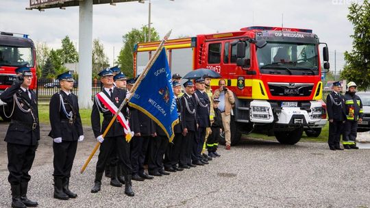 Ochotnicza Straż Pożarna w Wielogórze odebrała nowy samochód