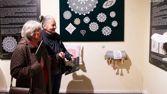 Od adamaszku do żakardu w skansenie