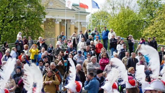 „Oda do radości” na kilkaset głosów