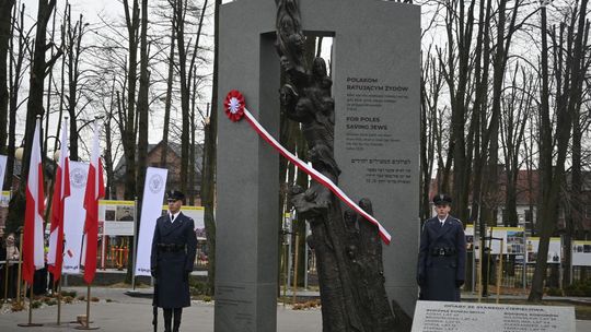 Oddali życie za przyjaciół. Odsłonięcie pomnika pomordowanych Polaków w Ciepielowie