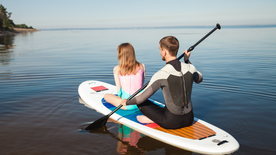 Odkryj świat SUP z Aqua Marina: najpopularniejsze modele długodystansowych desek SUP