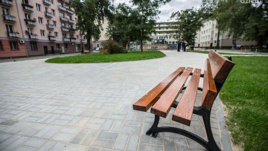 Odnowione podwórko na Plantach