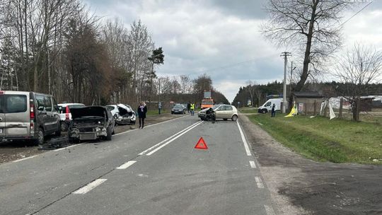 Odrzywół. Zderzenie pięciu aut na DK48