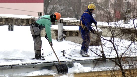 Odśnieżajmy dachy! -apelują urzędnicy