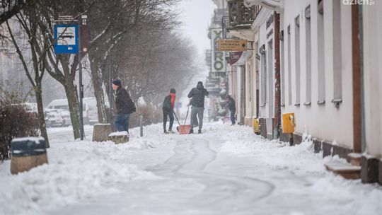Odśnieżanie chodników i dachów to obowiązek właścicieli posesji