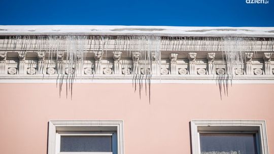 Odśnieżanie dachów to obowiązek