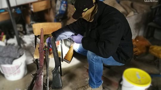 Ogromna akcja CBŚP. Rozbito grupę handlarzy bronią