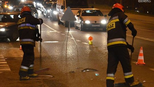 Ogromna plama paliwa na krajowej "siódemce"!