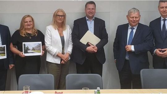 Ogromne dofinansowanie na budowę szkoły. Powiat kozienicki otrzymał 17 mln zł 