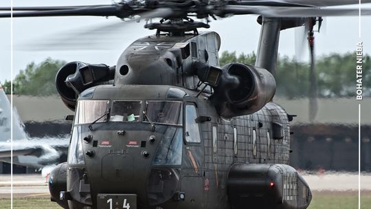 Ogromny śmigłowiec na Air Show