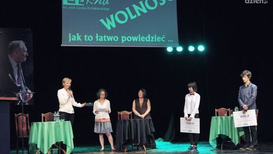 "Okna" rozpoczęte - nagrody, dyskusja i... Eustachy Rylski "Okna" rozpoczęte - nagrody, dyskusja i... Eustachy Rylski