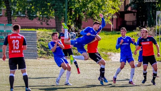 Okręgówka. Mecz na szczycie w Radomiu, Zamłynie walczy w Wierzbicy