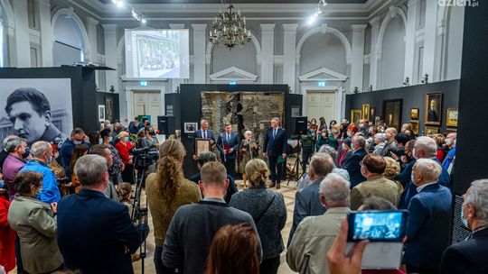 Opowieść malowana portretem