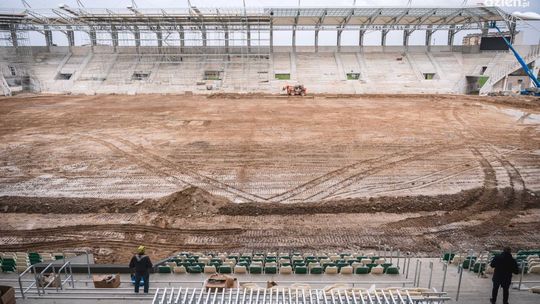 Opóźnienie jedynie przy murawie. Policja nie wyda zgody na imprezę masową? 