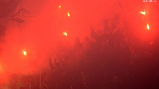 Oprawa fanów Zielonych w meczu ze Stalówką! (VIDEO)