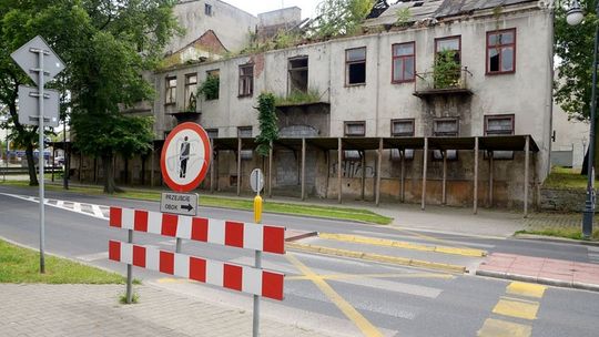 Opuszczona kamienica przestanie straszyć