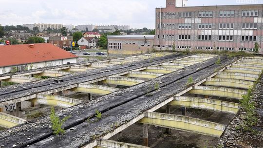 Opuszczone budynki po „blaszance"