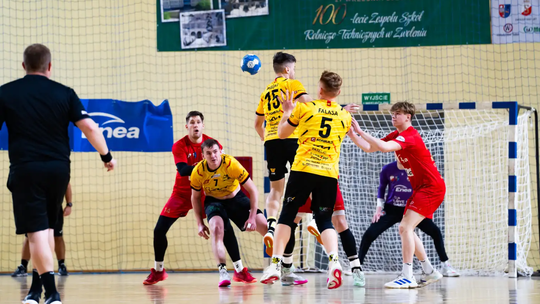 Orlęta z ważnym zwycięstwem, Lider odwrócił wynik, a APR bez punktów