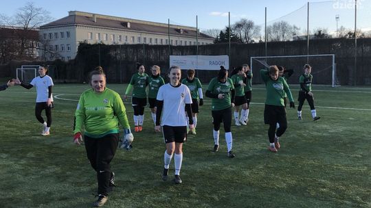 Osiemnaście goli w sparingu piłkarek HydroTrucku Radom!