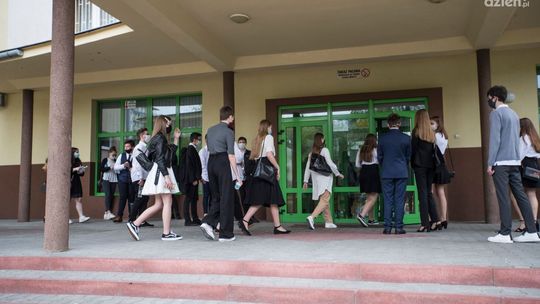 Ósmoklasiści rozpoczęli egzaminy. Na początek "Quo Vadis"