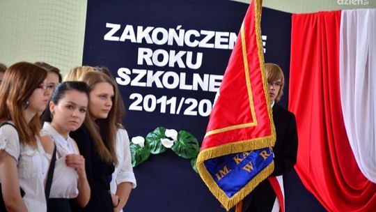 Ostatni dzwonek! (NOWY FILM) Ostatni dzwonek! (NOWY FILM)