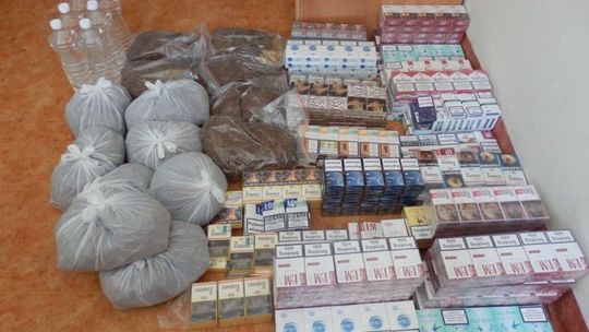 Ostrowiec Świętokrzyski. Nielegalne  papierosy i alkohol w rękach policji