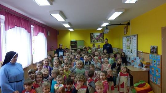 Ostrowiec Świętokrzyski. Policjanci w przedszkolu