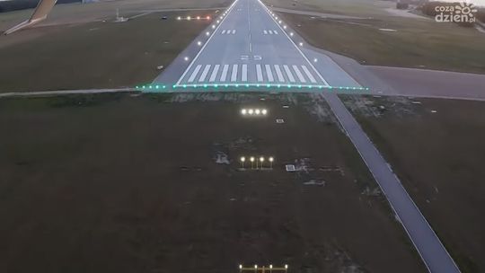 Oświetlenie nawigacyjne na lotnisku Warszawa-Radom Oświetlenie nawigacyjne na lotnisku Warszawa-Radom