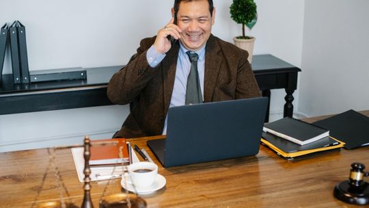 Oszust podszył się pod adwokata. 77-latka straciła oszczędności