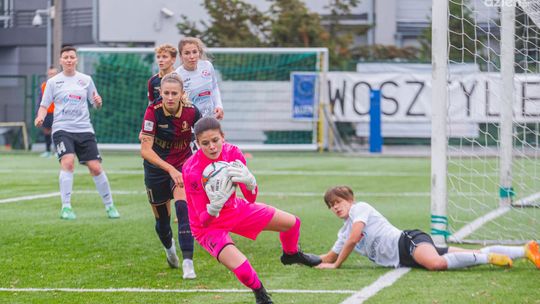 Outsider zatrzymał mistrza Polski! Piłkarki HydroTrucku Radom z premierowym remisem