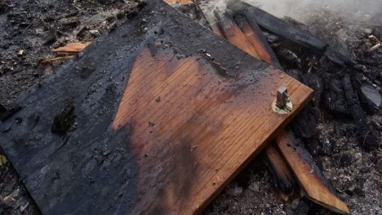 Palenie mebli nie opłaciło się