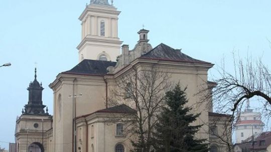 Pamiątkowe tabliczki dla wiernych w kościele na Glinicach