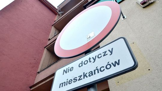 Parkujesz pod własnym blokiem – zadbaj o kartę!