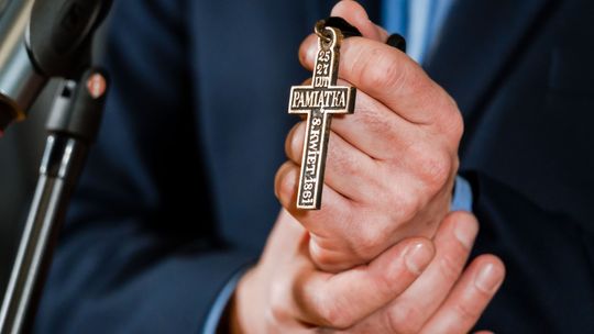 Patriotyczna wystawa w "Malczewskim". "Kiedyś za te pamiątki można było trafić do więzienia"