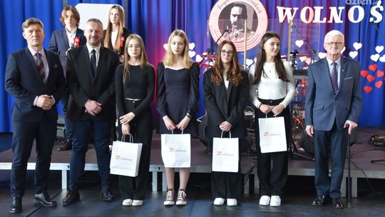 Patriotyczne obchody w szkole w Pionkach