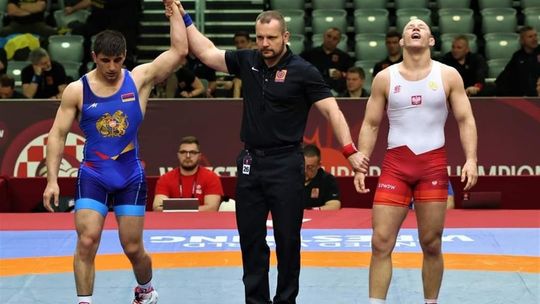 Patryk Bednarz i Arkadiusz Kułynycz poza mistrzostwami. Zadecydowały pierwsze walki