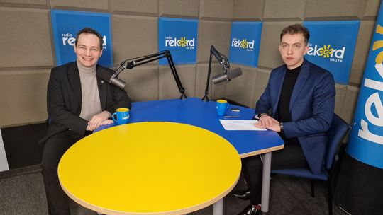 Patryk Fajdek: nikt nie może spożywać alkoholu w pracy, a politycy prawej strony oburzają się, że im nie wolno