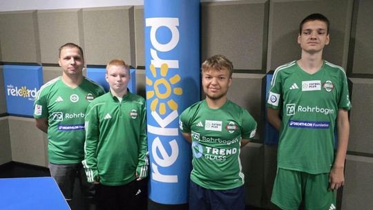Paweł Pietrzyk i zawodnicy Radomiak Futbol Plus przed turniejem Futbol Plus Bez Granic